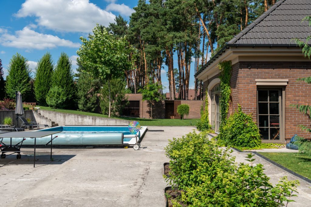 Family owned swimming pool contractor in Stephenson VA backyard pool